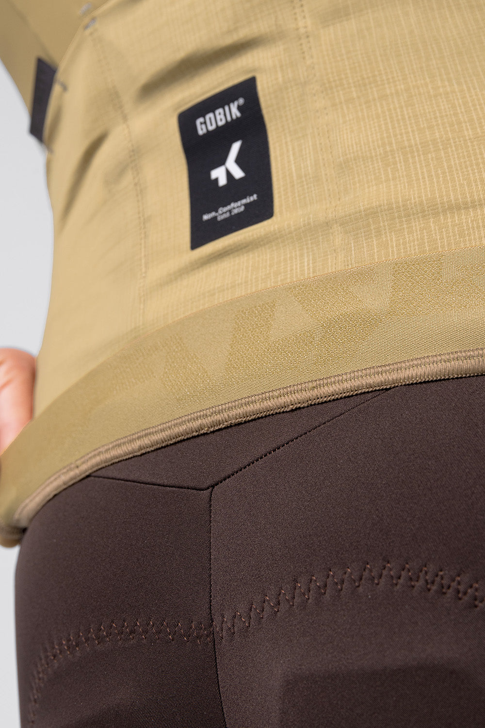 Detailed close-up of Gobik Avalon jersey hem and Gobik Non-Conformist label in Keemun colorway