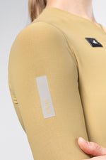 Detail shot of Gobik Avalon jersey sleeve showing reflective Gobik branding label in Keemun color