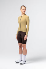 Gobik Avalon Long Sleeve Jersey in Keemun color, female model front three-quarter view