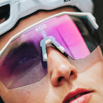 KOO cycling sunglasses with white frame and photochromic purple-pink gradient lenses worn by athlete