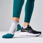 Feetures Elite Max Cushion Tab socks in light grey with teal heel and toe