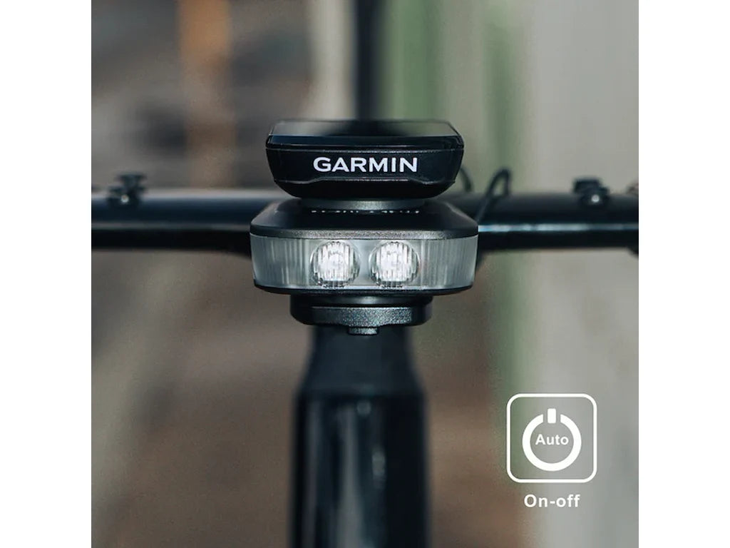 Ravemen FR1100 front light on handlebar with Garmin device on top and auto on-off icon overlay