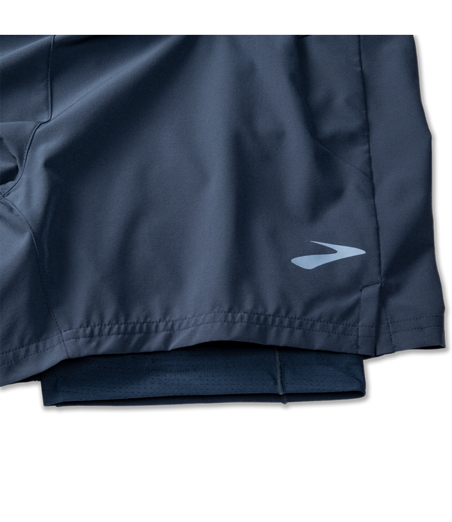 Brooks Sherpa 5-inch 2-in-1 running short in navy blue with liner detail
