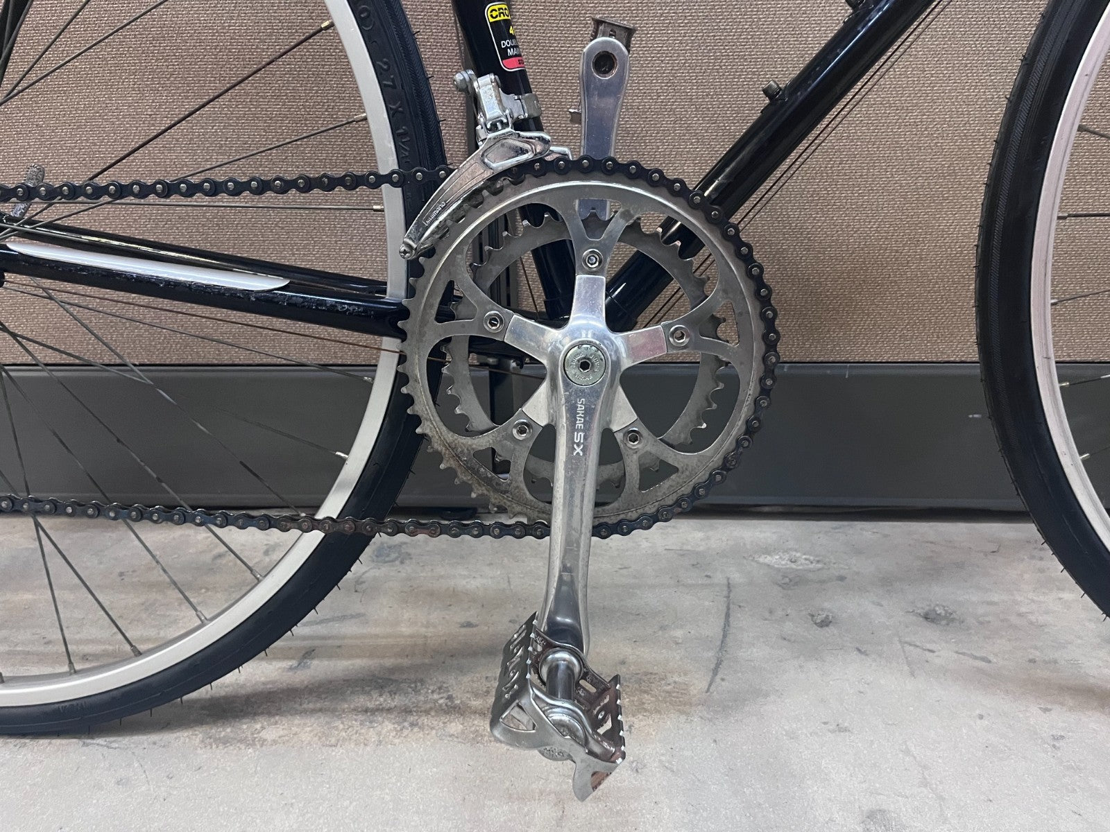 Bright alloy crankset and chainrings on the vintage Schwinn World Sport