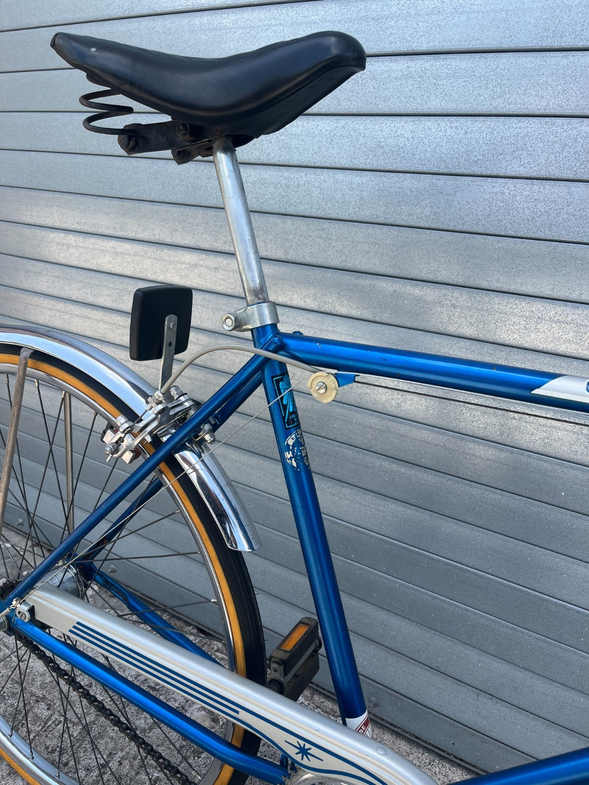 1985 Schwinn Collegiate project bike, alternate view showing cosmetic wear and surface rust