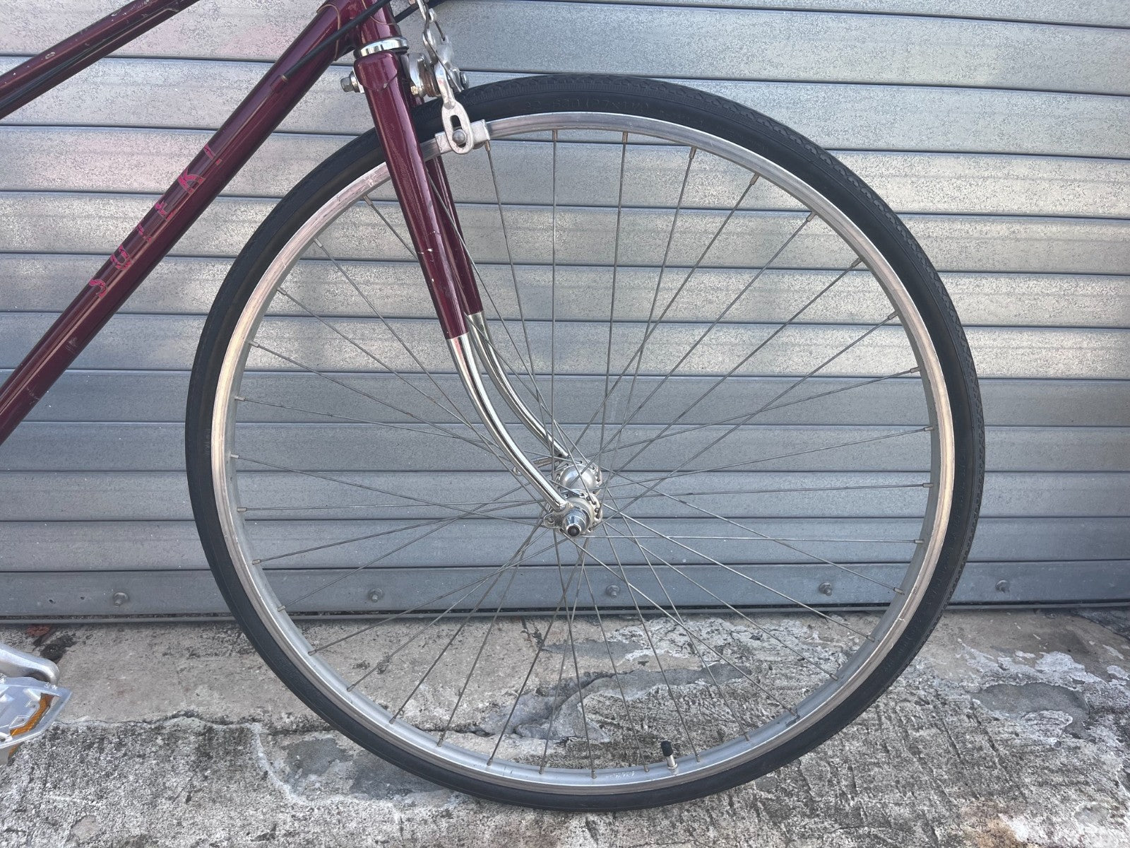 1978 SUTEKI mixte bike front wheel and fork close-up